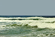 Der Atlantikstrand ist etwas für Wellen-Liebhaber (©Foto: Martin Schmitz)